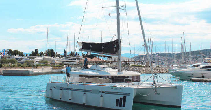 Rent a catamaran in Marina Baotić - Lagoon 450 Fly