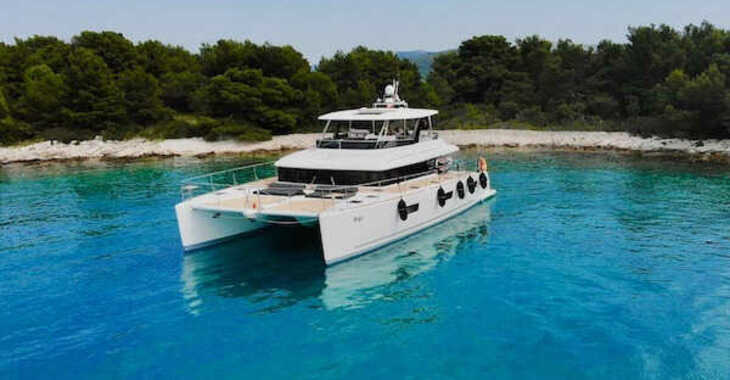 Rent a power catamaran  in Marina Mandalina - Lagoon 630 Power