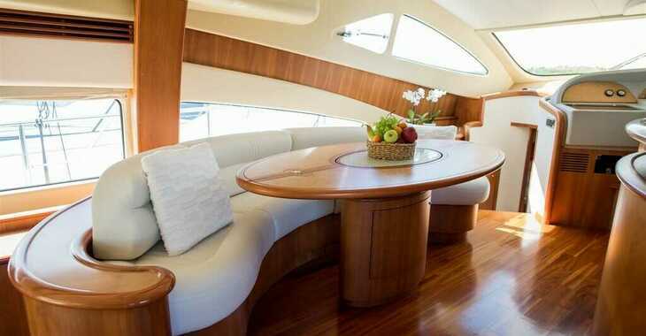 Chartern Sie yacht in Marina Mandalina - Aicon 56 S Fly