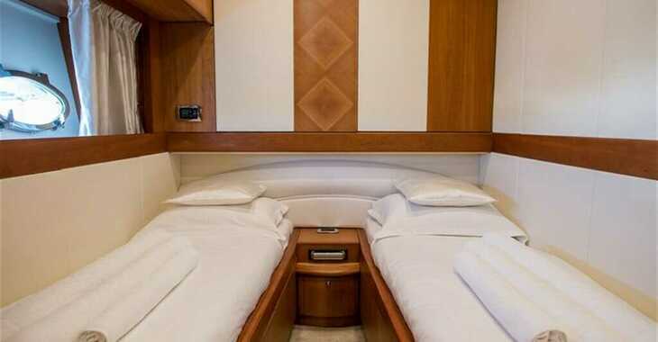 Chartern Sie yacht in Marina Mandalina - Aicon 56 S Fly