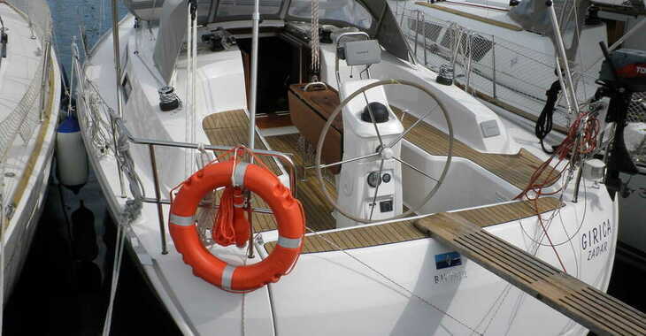 Rent a sailboat in Marina Sukosan (D-Marin Dalmacija) - Bavaria Cruiser 33