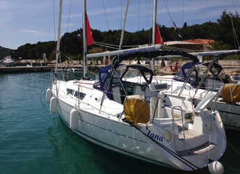 Rent a sailboat in Marina Frapa - Sun Odyssey 32i