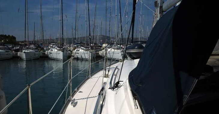 Rent a sailboat in Marina Frapa - Bavaria 37 C
