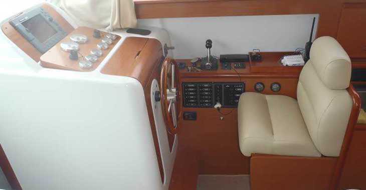 Rent a motorboat in Marina Frapa - Antares 10.80