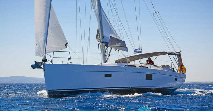 Rent a sailboat in Alimos Marina - Hanse 455