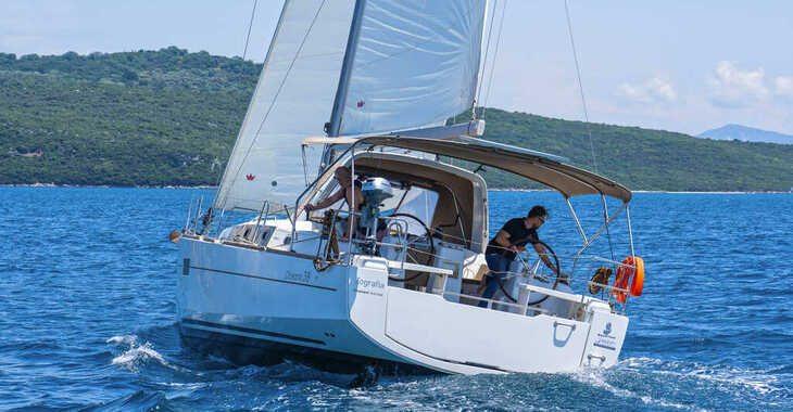 Rent a sailboat in Nidri Marine - Oceanis 38