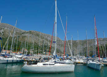 Chartern Sie segelboot in ACI Marina Dubrovnik - Sun Odyssey 33i