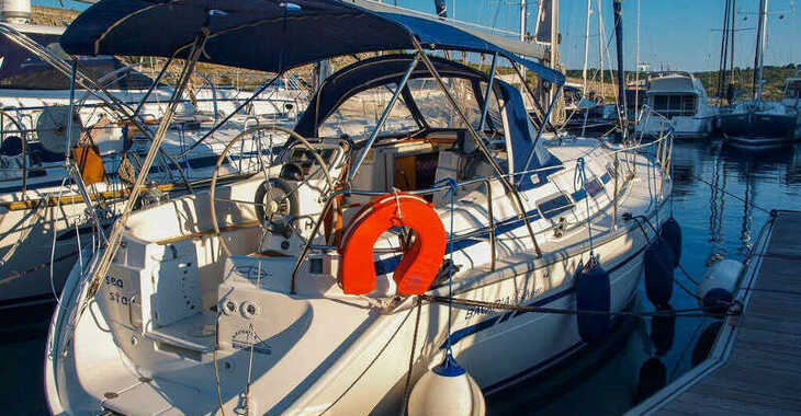 Rent a sailboat in Marina Kremik - Bavaria 32