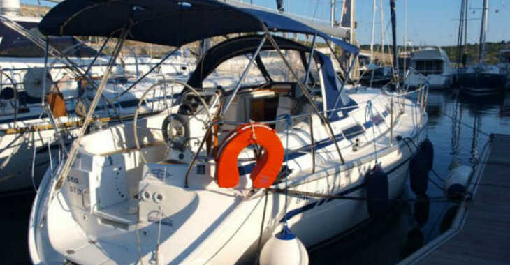 Rent a sailboat in Kremik Marina - Bavaria 32
