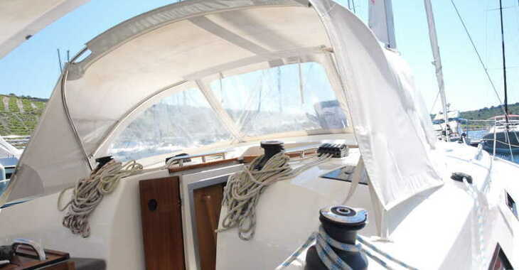 Rent a sailboat in Kremik Marina - Bavaria 36