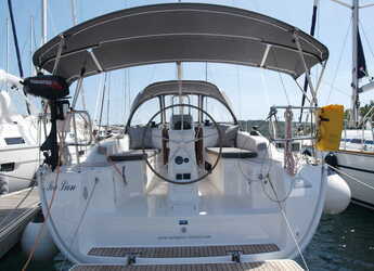 Rent a sailboat in Marina Kremik - Bavaria Cruiser 33