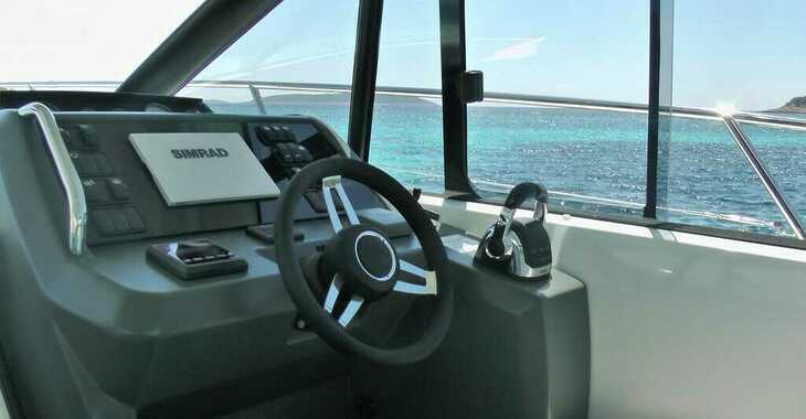 Rent a motorboat in Trogir ACI Marina - Jeanneau Leader 36