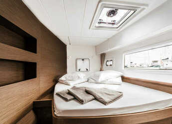 Rent a catamaran in Marina Mandalina - Lagoon 42