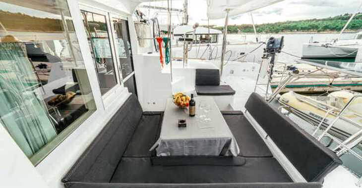Rent a catamaran in Marina Mandalina - Lagoon 39