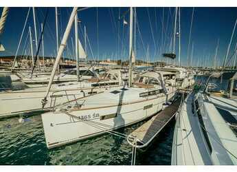 Rent a sailboat in Marina Mandalina - Oceanis 38 