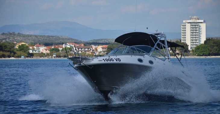 Alquilar lancha en Yacht kikötő - Tribunj - Sea Ray 275 Amberjack