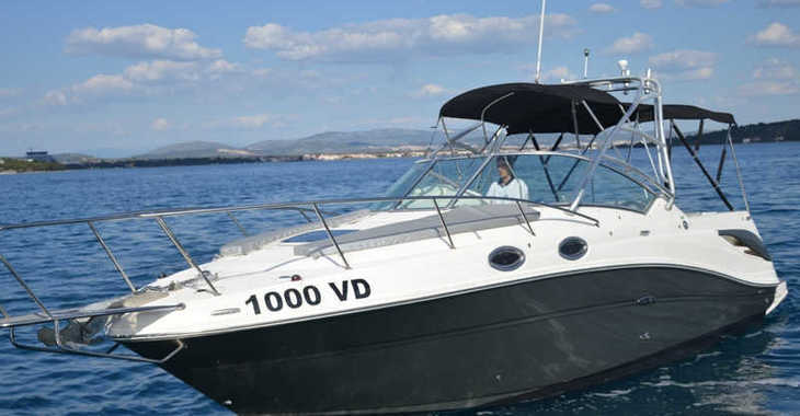 Chartern Sie motorboot in Yacht kikötő - Tribunj - Sea Ray 275 Amberjack