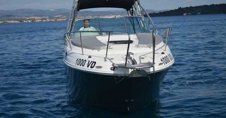 Chartern Sie motorboot in Yacht kikötő - Tribunj - Sea Ray 275 Amberjack