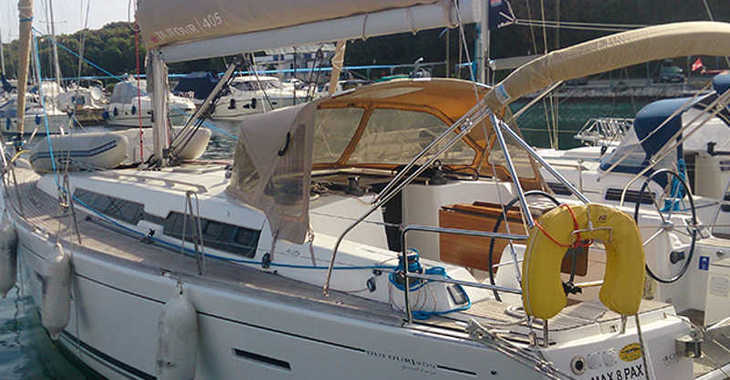 Chartern Sie segelboot in Veruda - Dufour 405 BM