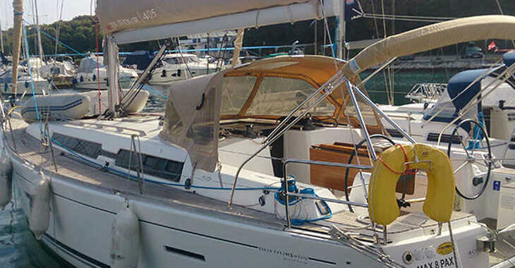 Rent a sailboat in Veruda Marina - Dufour 405 BM