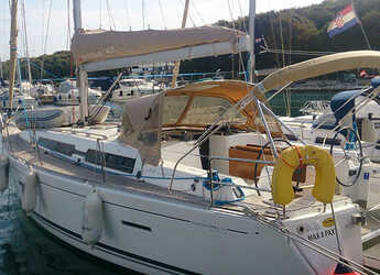 Rent a sailboat in Veruda Marina - Dufour 405 BM