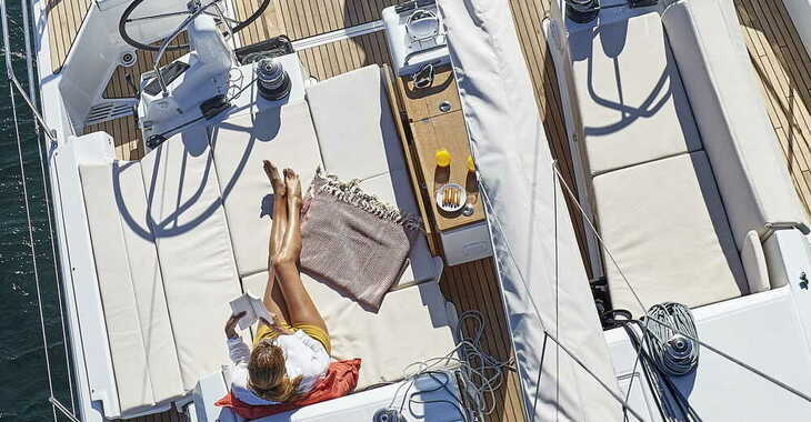 Chartern Sie segelboot in Veruda - Sun Odyssey 440/3cab.