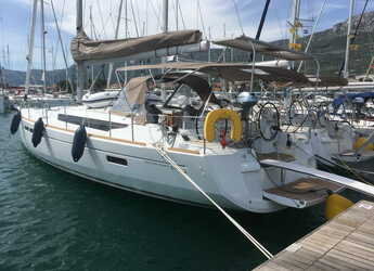 Chartern Sie segelboot in Marina Kastela - Sun Odyssey 519 5+1cab.