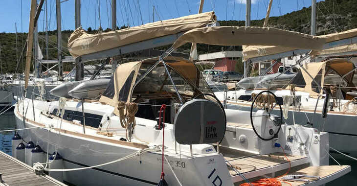 Rent a sailboat in Marina Kremik - Dufour 350 Grand Large