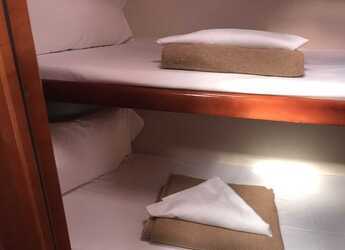 Noleggiare sailboat in Cala dei Sardi - Oceanis 43