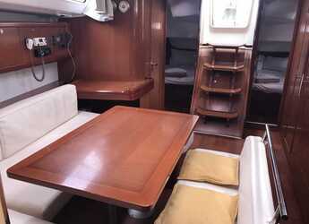 Noleggiare sailboat in Cala dei Sardi - Oceanis 43