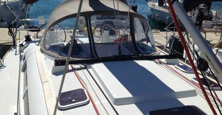 Rent a sailboat in Cala dei Sardi - Sun Odyssey 42i