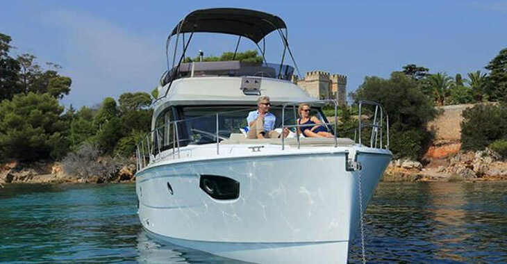 Rent a motorboat in Veruda - Bavaria E40 Fly