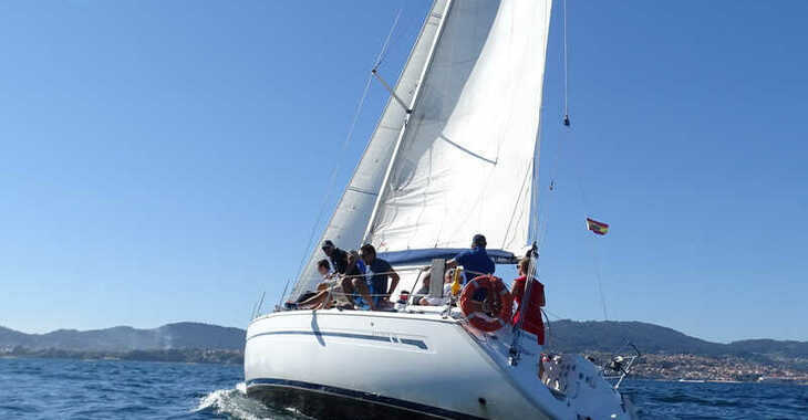 Rent a sailboat in Vigo  - Bavaria 38