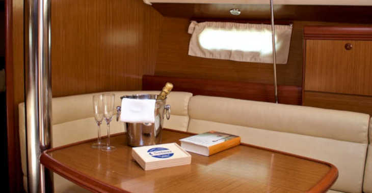 Rent a sailboat in Vigo  - Sun Odyssey 39i