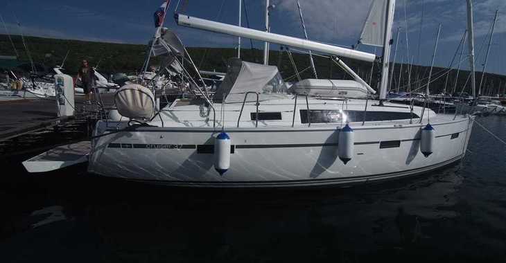 Rent a sailboat in Punat - Bavaria Cruiser 37