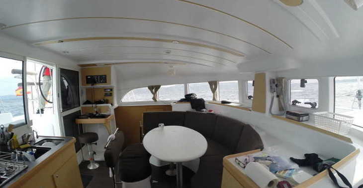 Alquilar catamarán en Club Naútico de Sant Antoni de Pormany - Lagoon 380