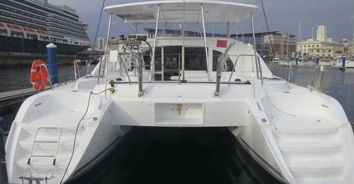 Rent a catamaran in Club Naútico de Sant Antoni de Pormany - Lagoon 380