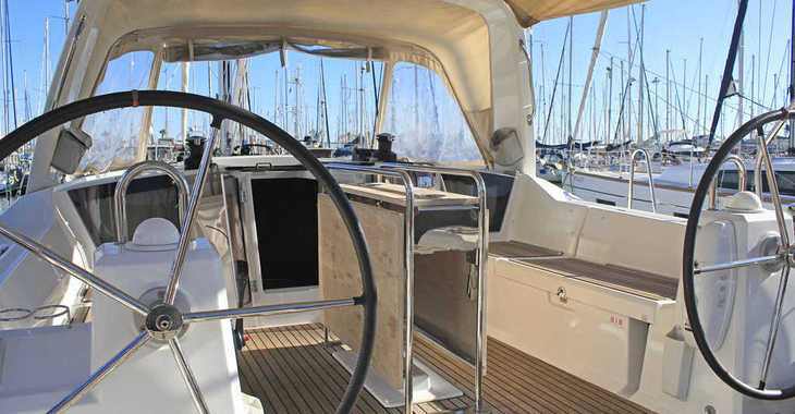 Rent a sailboat in Port Olimpic de Barcelona - Oceanis 41.1 (1 Head)