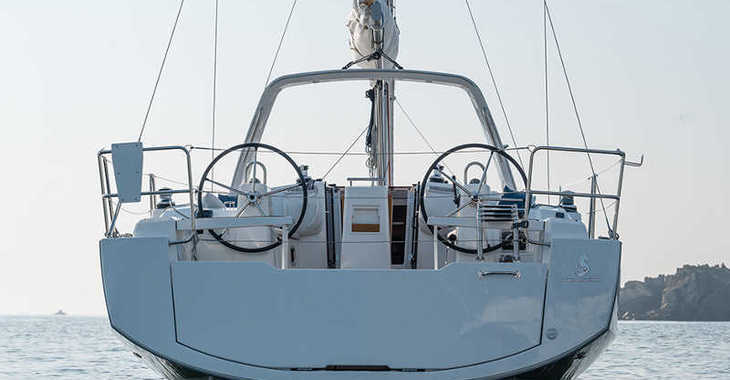 Chartern Sie segelboot in Marina Kastela - Oceanis 38 - 3 cab.