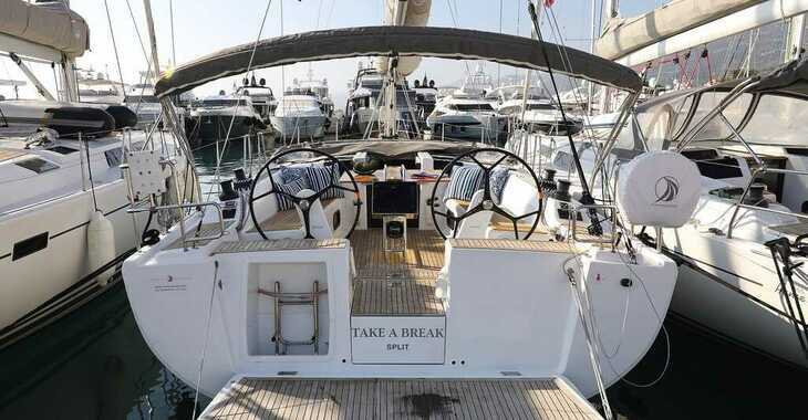 Rent a sailboat in Marina Kastela - Hanse 415