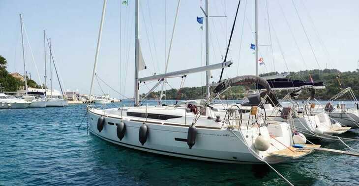 Chartern Sie segelboot in Rogač - Sun Odyssey 449