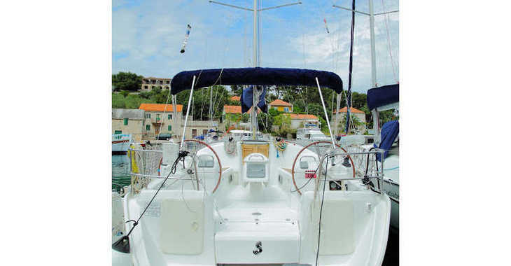 Rent a sailboat in Marina Rogač - Beneteau Cyclades 39.3