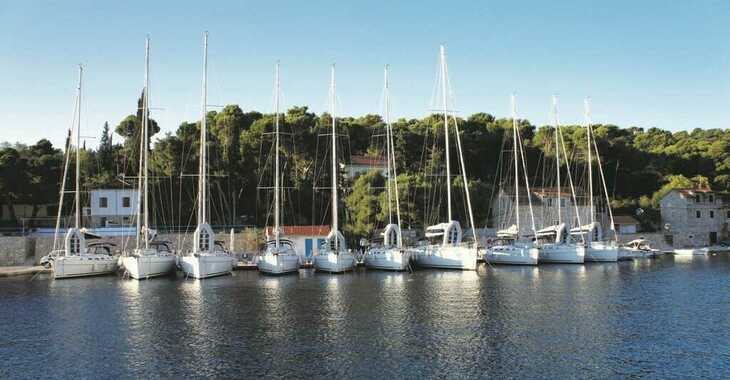 Rent a sailboat in Marina Rogač - Sun Odyssey 349