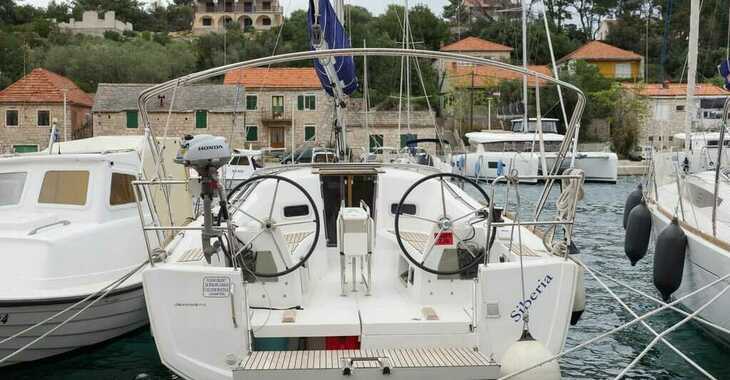 Rent a sailboat in Marina Rogač - Sun Odyssey 349