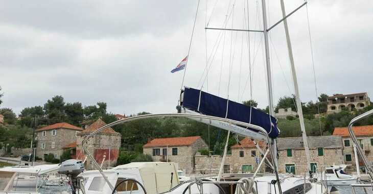 Rent a sailboat in Rogač - Sun Odyssey 349
