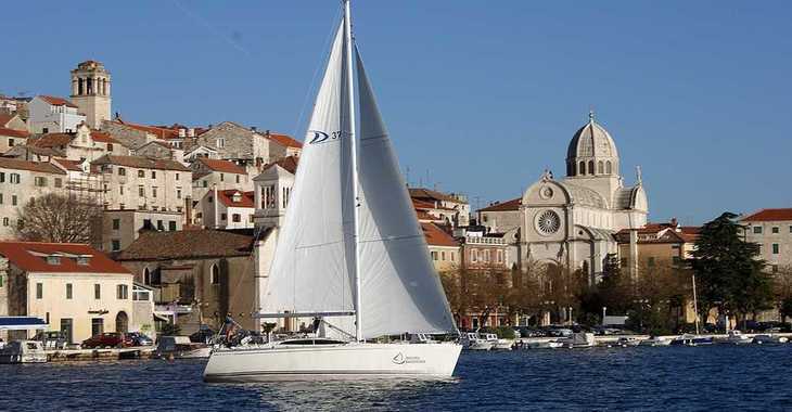 Rent a sailboat in Marina Mandalina - Delphia 37.3