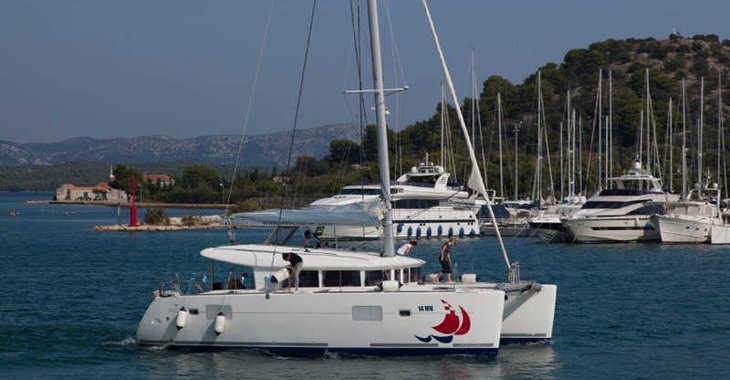 Alquilar catamarán en Marina Hramina - Lagoon 400