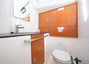 Rent a sailboat in Marina Hramina - Bavaria 46 CN