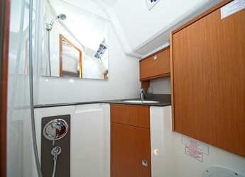 Rent a sailboat in Marina Hramina - Bavaria 46 CN