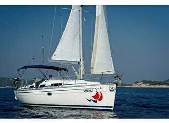 Rent a sailboat in Marina Hramina - Bavaria 35 C